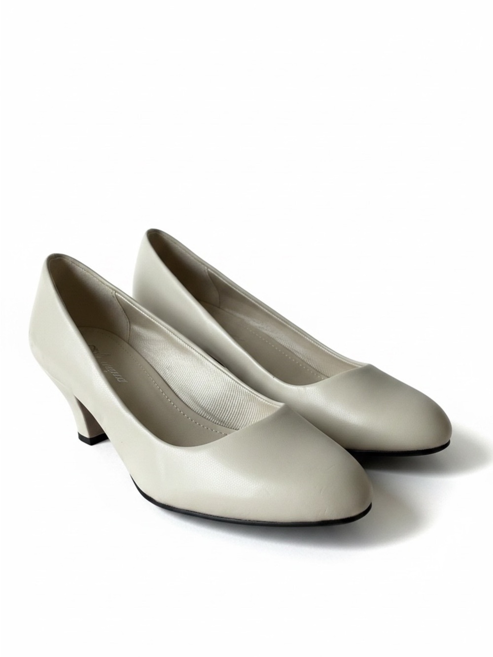 Easy Spirit Cream Low Heel Classic Pumps